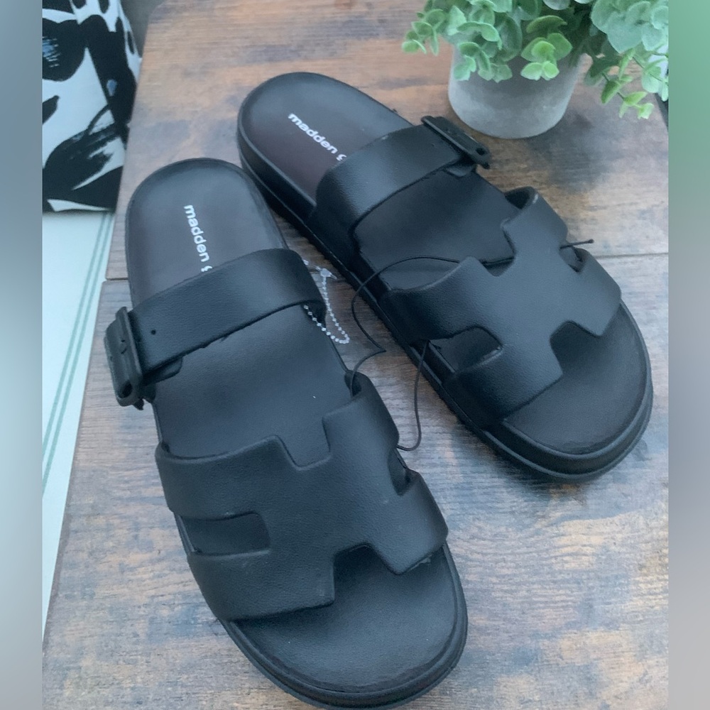 NWT cute Black “Madden Girl” Black Women's H Sandals buckle - Picture 2 of 6